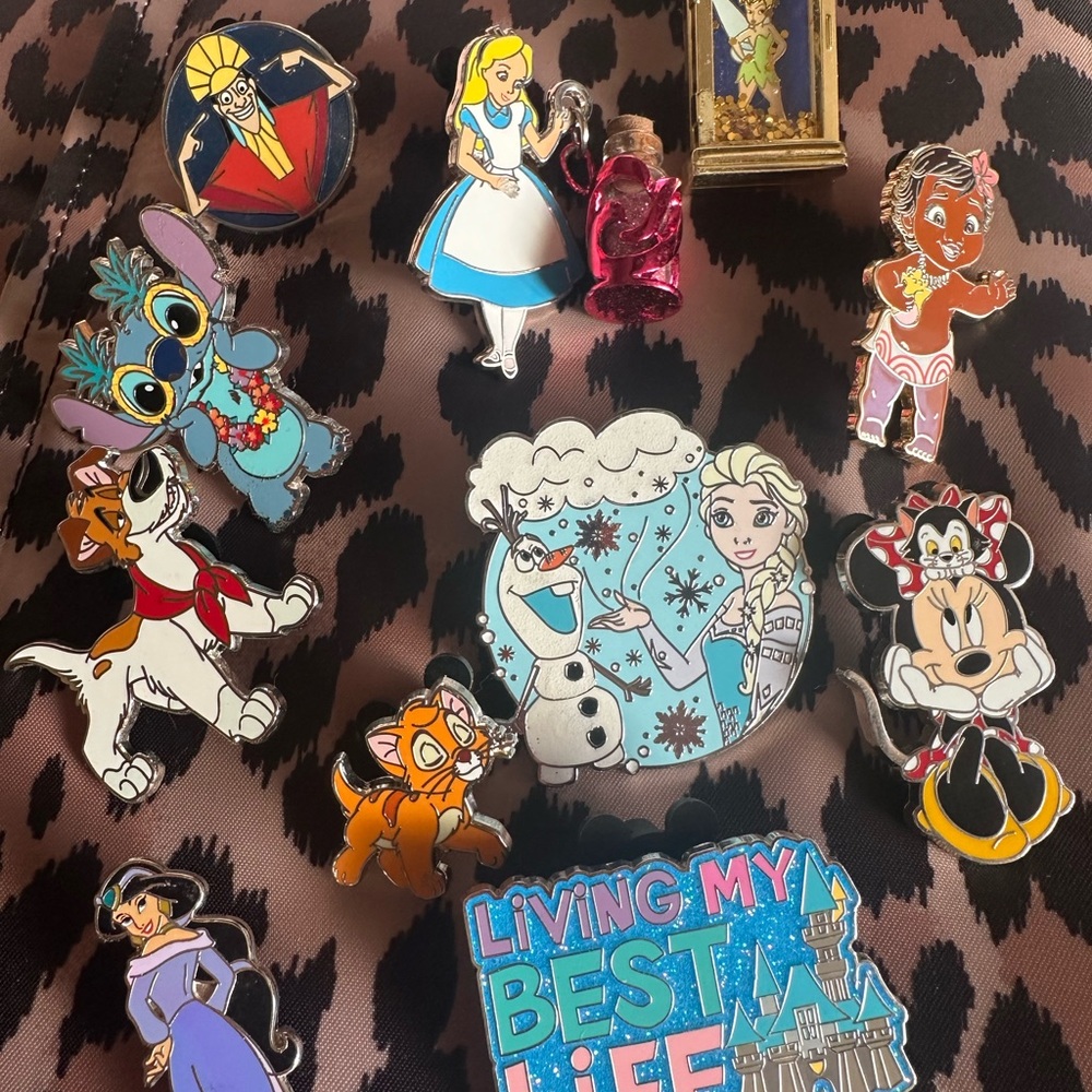 Disney Character Pin Collection - Picture 9 of 11
